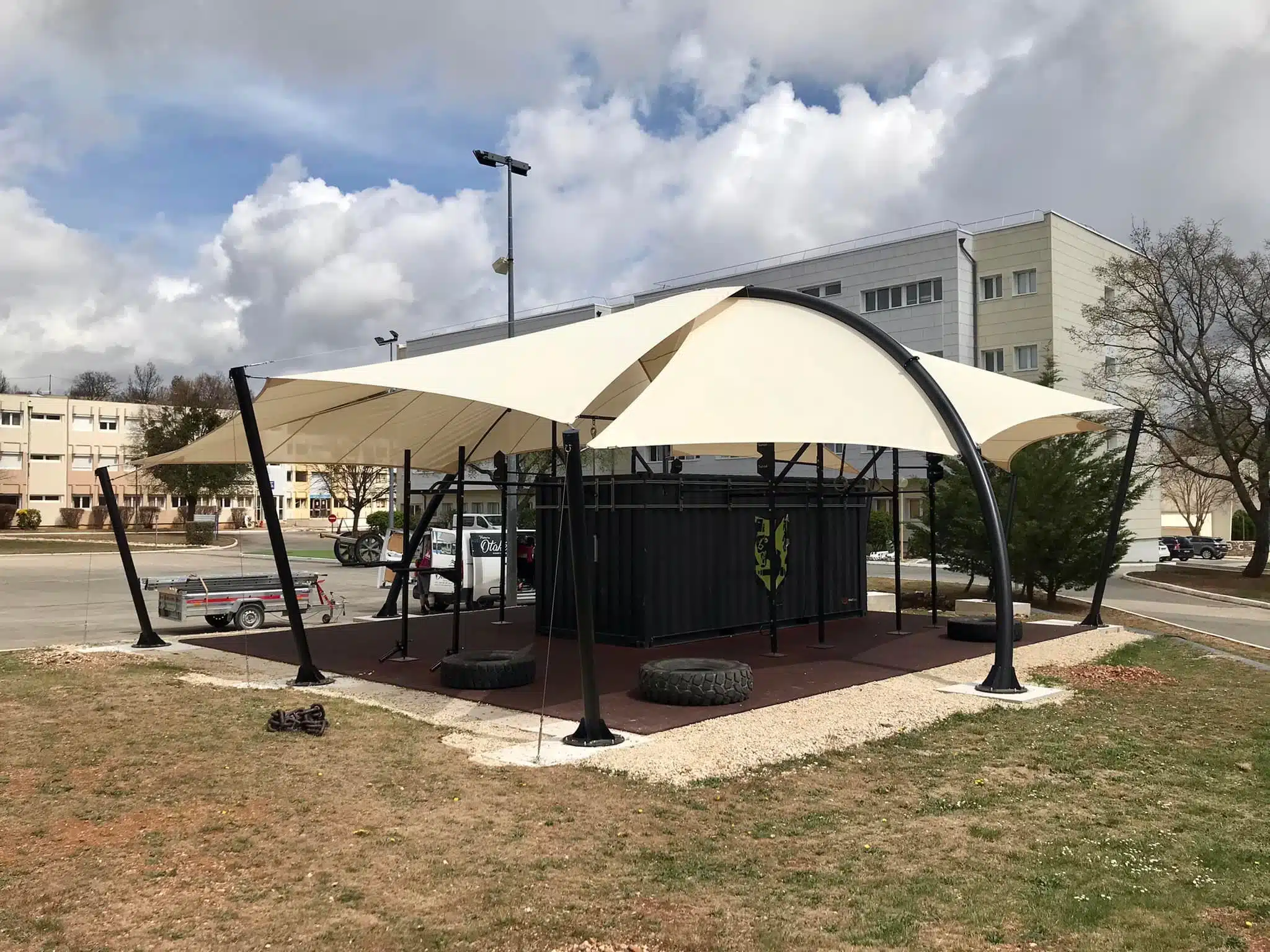 Pour l'entrainement sportif du 3e régiment d' artillerie de marine, couverture une zone de crossfit 