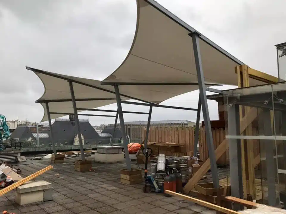 Strucuture et voiles d'ombrage pour un évènement sur le rooftop du Beffroi de Montrouge
