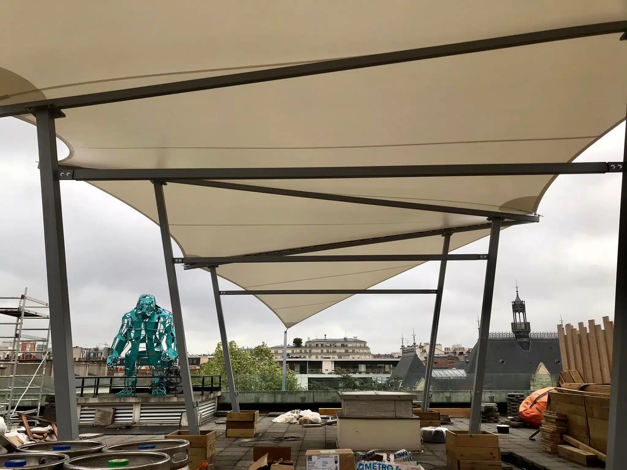 Voiles d'ombrage sur structure métallique pour l'organisation d'une réception au Beffroi de Montrouge 
